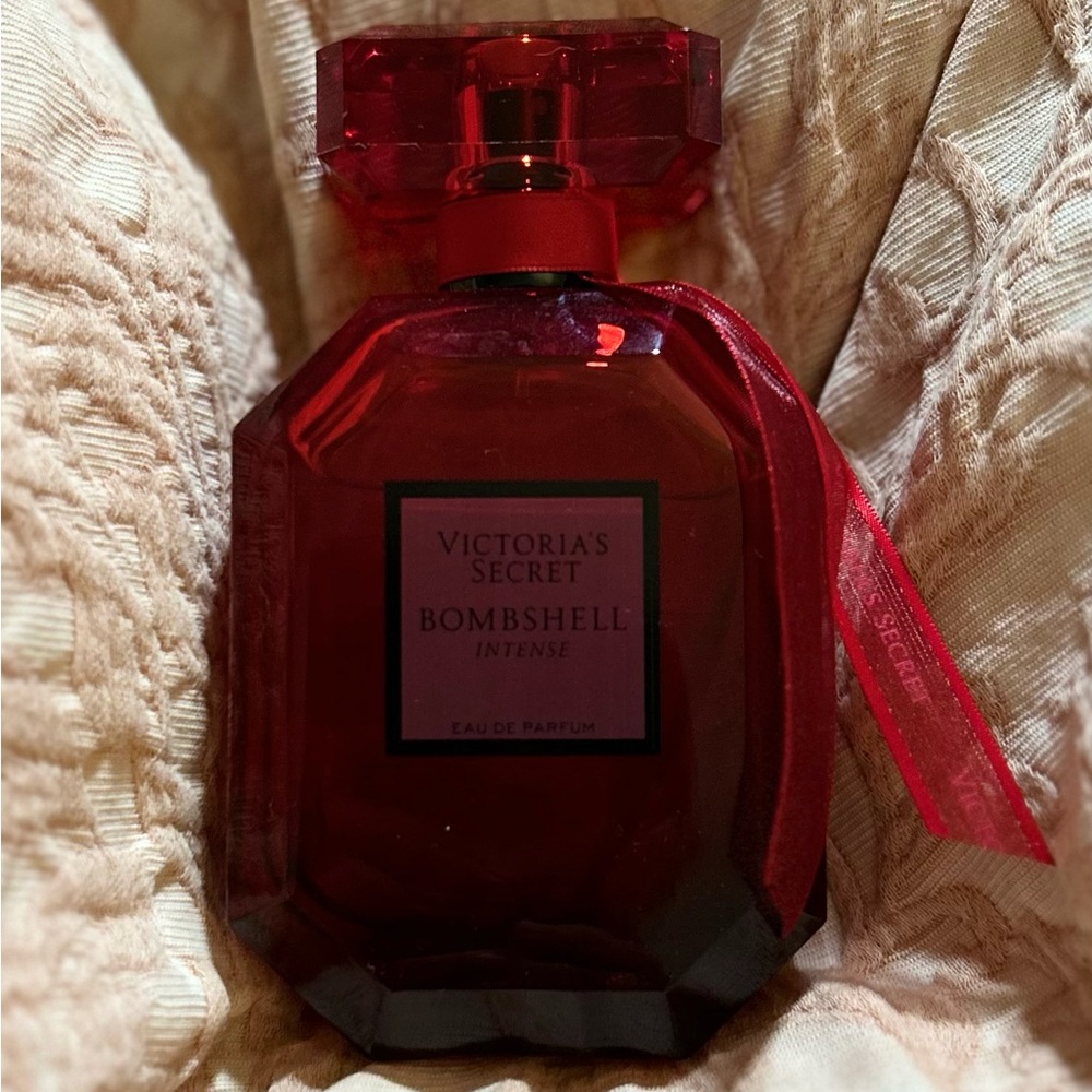NWOT Victoria’s Secret 100ml/3.4oz BOMBSHELL INTENSE EAU DE PARFUM